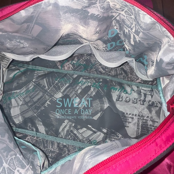 lululemon Jet  Runners Pink Duffel Bag - Hot Pink Weekend Tote - Picture 4 of 9
